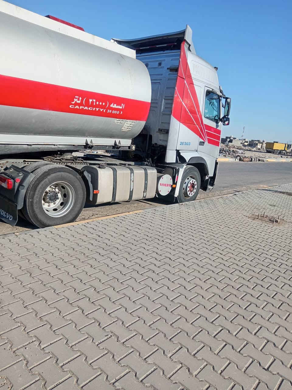 سلام عليكم فالفو موديل 2002 حجم 460 تكيال جديد سنتين جي بي س بيهه منضومه بويلر كهربائي السياره جديده وشغاله التانكي تركي جوبلس السعر 250 وبيهه مجال قليل الاستفسار اتصل ع رقم وبيك خير ودلل *********** /*********** /*********** واتساب /***********  مكاني بغداد ابو غريب اعتذر عن الوعده
