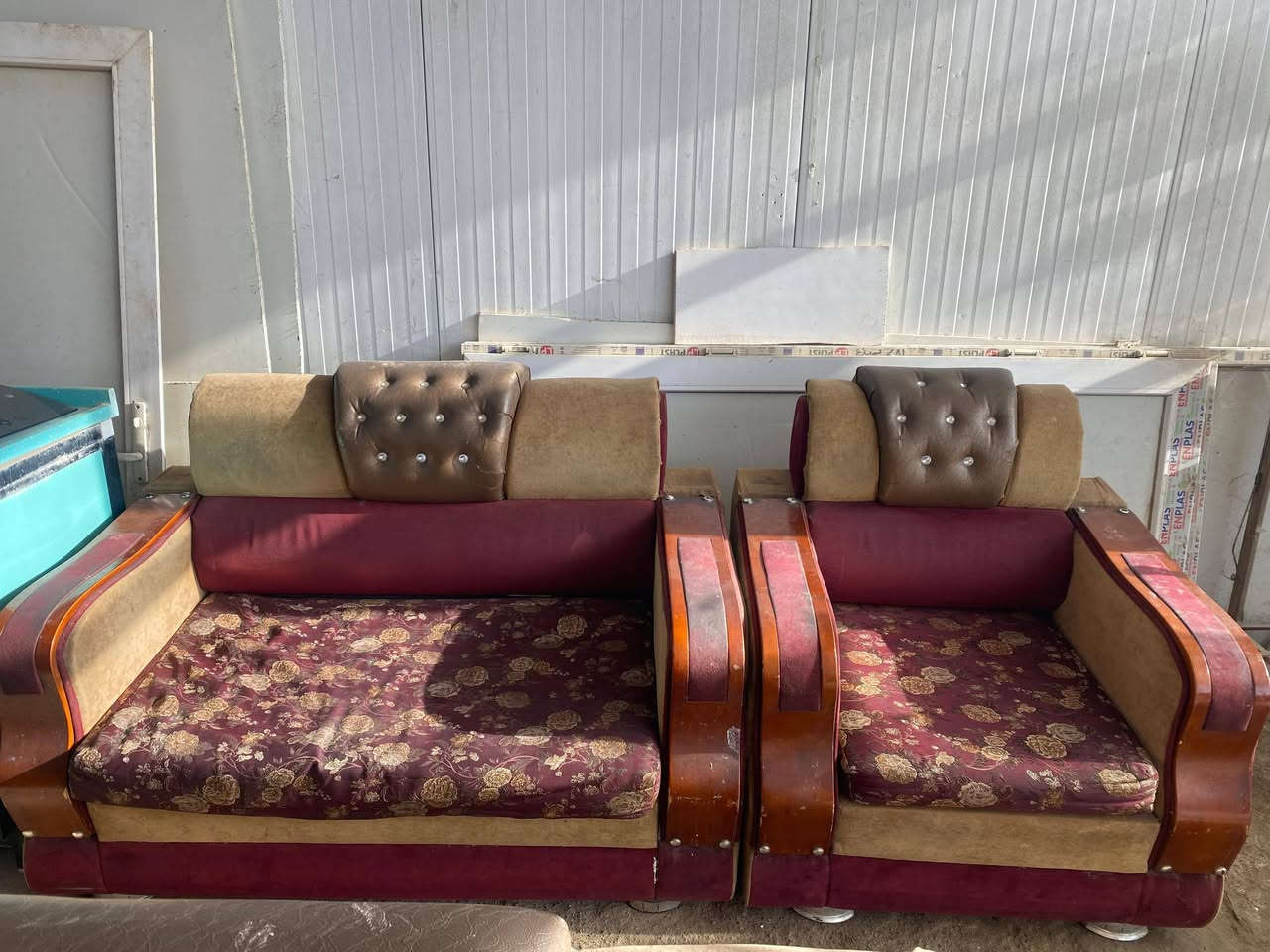 السلام عليكم 
يتوفر لدينا تخم  عشر مقعد  مستخدم سعره 150 الف
العنوان حي العصري مجاور جامع اصاحب الكساء ع 
للإتصال أو واتساب ***********
