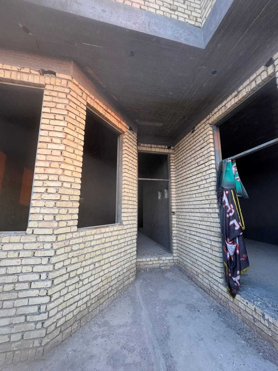 بيت للبيع /السماوه 
مساحه ٢٠٠متر ركن وشارع ٢٠متر مقابل خدمات 
منطقه (٢٢)مجاور مجمع محامد شغل درجه اولى 
رقم العقار (٣٧١٧)
مطلوب للمصرف (٦٥)مليون السعر الكلي ١٥٥مع المجال 
للأستفسار ***********/***********
مكتب الوطن للعقارات 
ملاحظه مستعدون لاستقبال كافه العروض العقاريه
