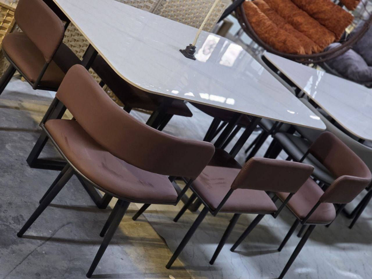 ميز طعام مع 6 كراسي 

 سطح الميز مرمر الكراسي جلد مريحة بالجلوس الهيكل حديد درجة أولى👍 ثابت ويتحمّل اوزان 

 القياسات:🫴
▪️ العرض: ٩٠ سم
▪️ الطول: ١٥٠ سم

 توصيل مجاني داخل بغدادولجميع المحافظات


**إذا كنت صاحب هذا الإعلان وتريد حذفه لأي سبب، رجاءا أرسل رسالة إلى الدعم الفني**