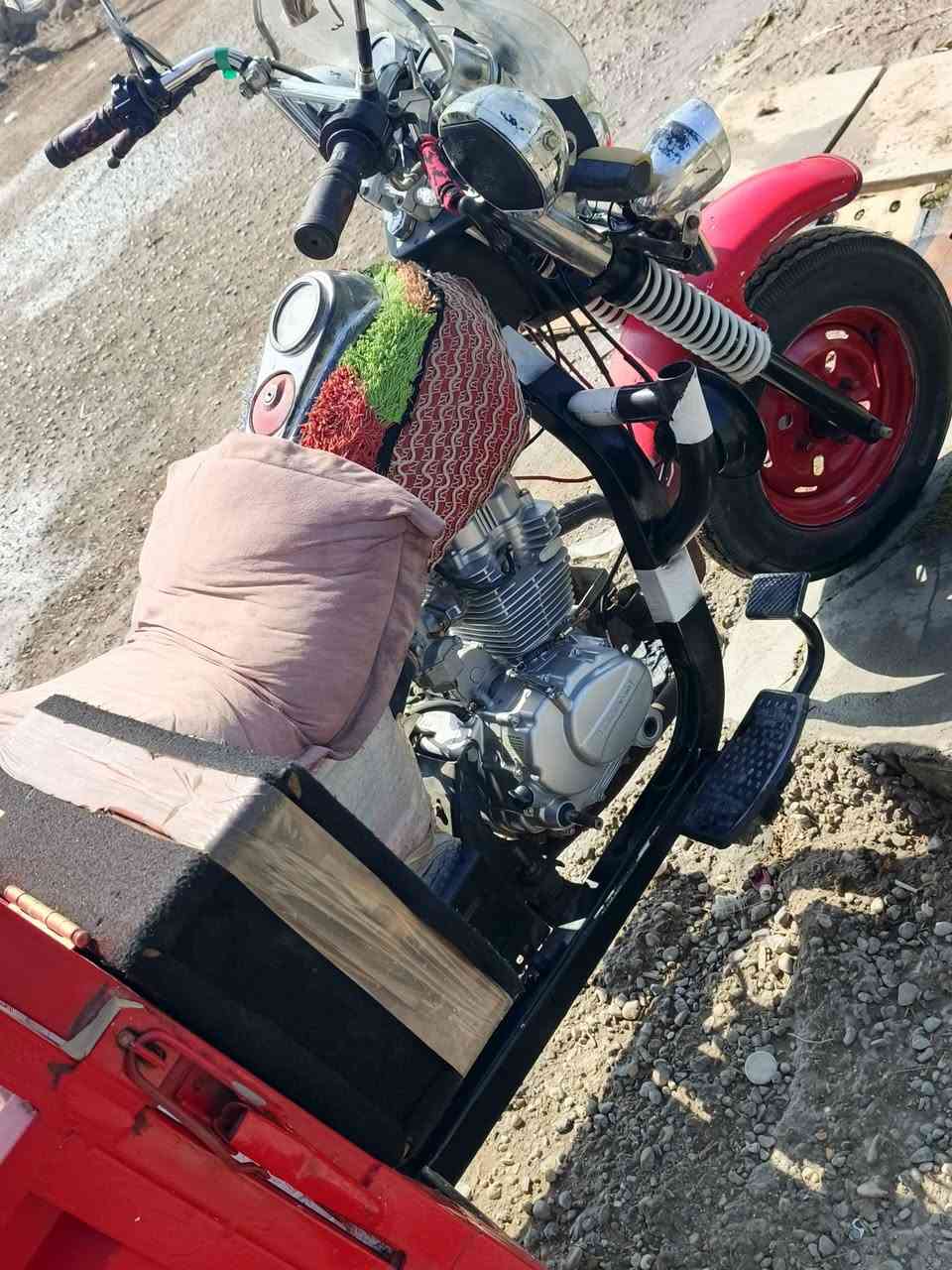 ستوته 14 مكينه ما مفتوحه تايرات جدد كهربائيات كلها شغاله مكانها الغراف شتريت بمكاتبه وابيع بمكاتبه *********** لونها بالأوراق احمر
