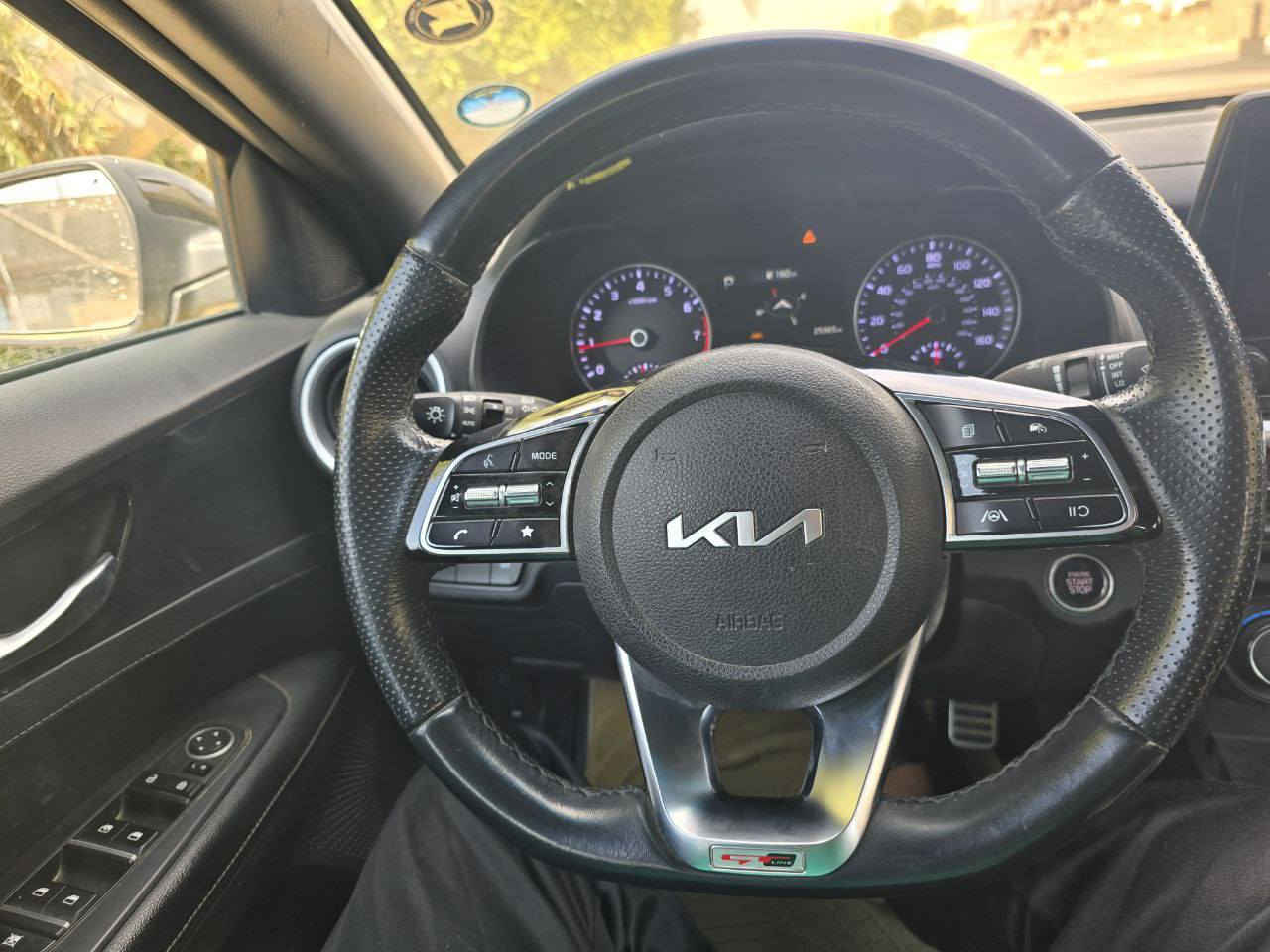 السلام عليكم
كيا فورتي 2023 جيتي لاين فول مواصفات 

قادسيه ب اسمي حرة خصوصي خصوصي 

ماشيه 25  جديدة دخول ترقيم جديد اليوم استلمت الرقم والسنويه 

بيها بنيد وجاملغ تبديل حادثها جاملغ امامي 

الحادث مرفق بالمنشور بيع او مراوس حسب القناعة 

الديوانية المركز  ***********
