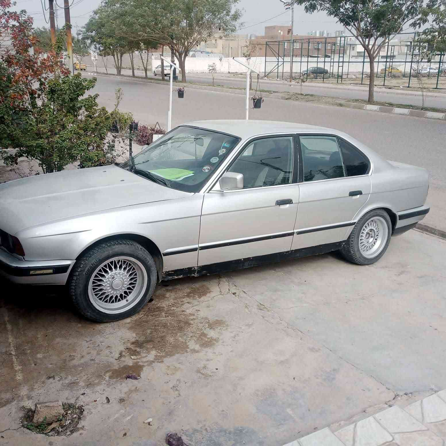 السلام عليكم بي ام موديل 1991 رقم كركوك انكليزي سنويته لل 30 مشروع وطني كير محرك ملكه ابو البطل اسود شرط كهربائيات كلهه شغاله  السياره بدون ضربه صدر وتايرات انضاف السياره جاهزه السعر 40 وبيهه مجال العنوان العلم قرية اربيضه مكلف بالنشر خاص ماجاوب الاتصال ع الرقم ***********
