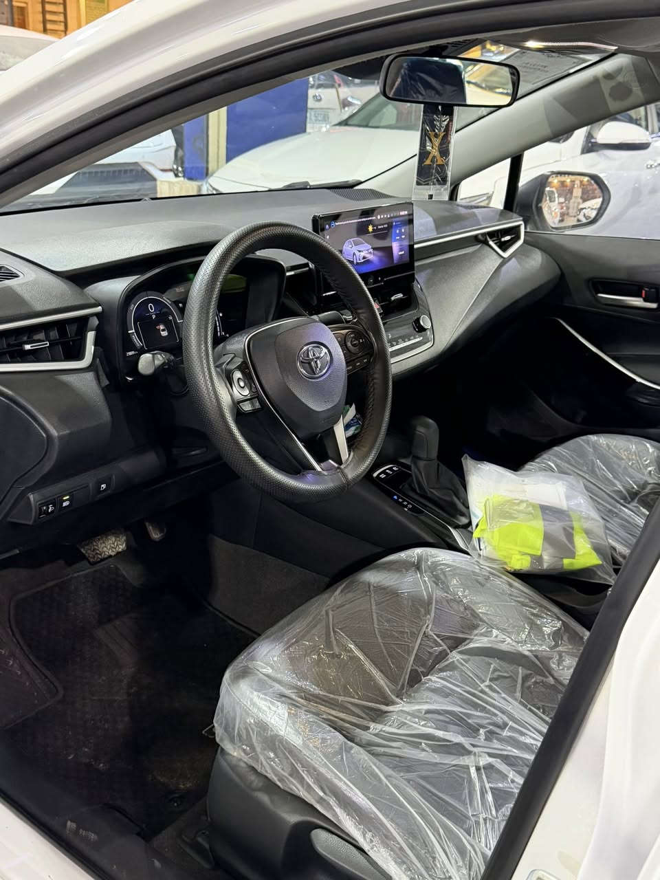 السلام عليكم
كورلا 24 للبيع 
ماشيه 21 
السعر 145 وبيها مجال 
مكفوله فقط بارد قليل بلباب الخلفيه 
المواصفات 
فتحه 
بصمه 
شاشه تدعم كاربلاي 
تحديد مسار 
كامره دواره 
رادار امامي 
توقف ذاتي 
بجم زنون 
بصمة ابواب 
ويل كب 
كشنات جلد 
مكان السيارة حله معرض زهرة عمان 
📞***********
📞***********
