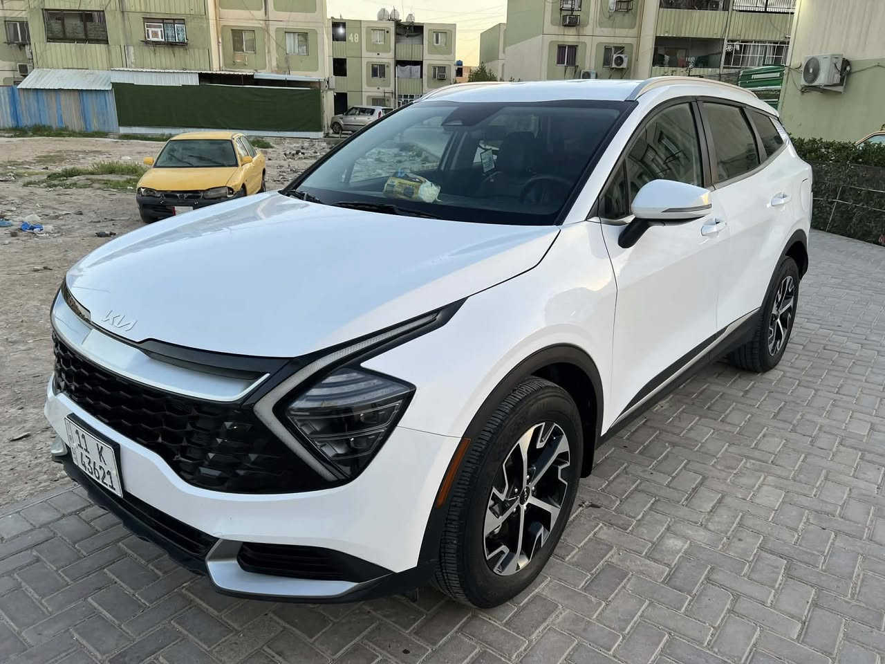 سلام وعليكم كيا سبورتج 2024 وارد امريكي موصفات فول حادثه  جاملغ وباب الخلفي ونص الجنطه صور الحادث مرفقه بل منشور ماشية 25 الف كيلو  محرك 2500م مكفوله كفله عامه اعتذر عن المراوس السعر 188 ورقه مكانة بغداد ***********
