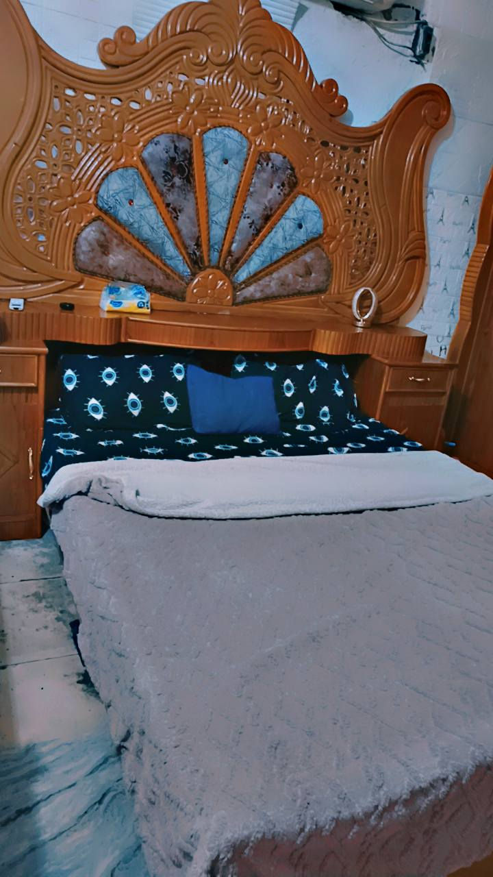 قرفه اخشاب للبيع  تفصال عراقيه تفصالها جديد كلش السعر (مليون ونص) وبيها مجال   الهاتف *********** المكان البصره القبله
