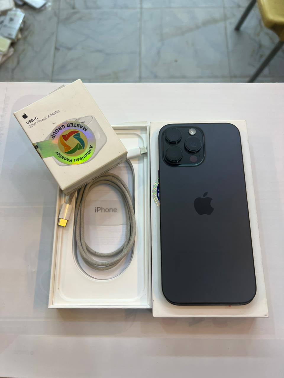 ايفون 16 برو ماكس 256
بطارية 100‎%‎‎
نضافة 100‎%‎
 مشحون 79 مرة فقط 
الجهاز شرق اوسط 
اخو جديد نضيف واستخدام قليل 
كامل ملحقات الاصلية شركة ماستر الاصلي 
السعر مناسب 
***********
العنوان القطاع شارع السوك مجاور عوينات الكرار 
مركز الشمس
