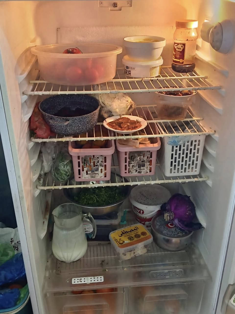 سلام عليكم ثلاجة للبيع شغالة ١٠٠بل١٠٠ تبريد ثلج مساحة واسعة فريز ثلج عنوان بغداد حي الأساتذة مقابيل حي العامل رقم*********** سعر 130
