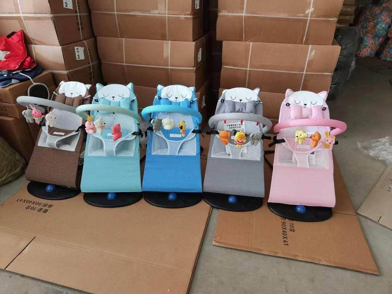 � للبيع كرسي هزاز أطفال (Baby Bouncer) 🌸

راحة وأمان لطفلك من أول الأشهر 👶💖

✅ تصميم مريح ومبطن بخامة ناعمة.
✅ حركة هزاز خفيفة تساعد على تهدئة الطفل واسترخائه.
✅ مزود بقوس أمامي مع ألعاب معلقة لتنمية انتباه الطفل وتسليته.
✅ قاعدة ثابتة وآمنة للاستخدام اليومي.
✅ مناسب للمنزل وسهل النقل والتنظيف.
✅ متوفر باللونين الأحمر والكحلي.

✨ خيار عملي للأمهات لتوفير مكان مريح وآمن للطفل أثناء اللعب أو الراحة.

📩 للحجز والاستفسار يرجى التواصل على الخاص.
🚚 التوصيل متوفر بغداد, العراق


**إذا كنت صاحب هذا الإعلان وتريد حذفه لأي سبب، رجاءا أرسل رسالة إلى الدعم الفني**