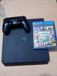 بلي فور كامل ملحقات ويه قرص gta5 يدات 3 ثنين شغالات وحده يرادله بطاريه...