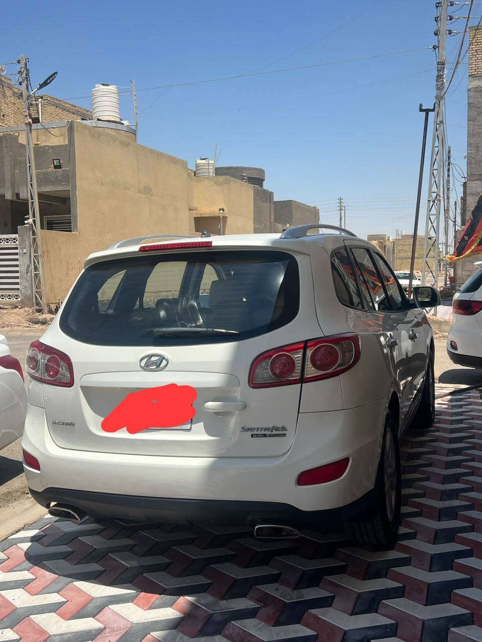 السلام عليكم
سنتافبا ١٢ شركة مكفولة 
فقط ثلاث أصابع صبغ الجاملغ الخلفي أثر شخوط
مكان السيارة ميسان
رقم بغداد
اتصال ***********
