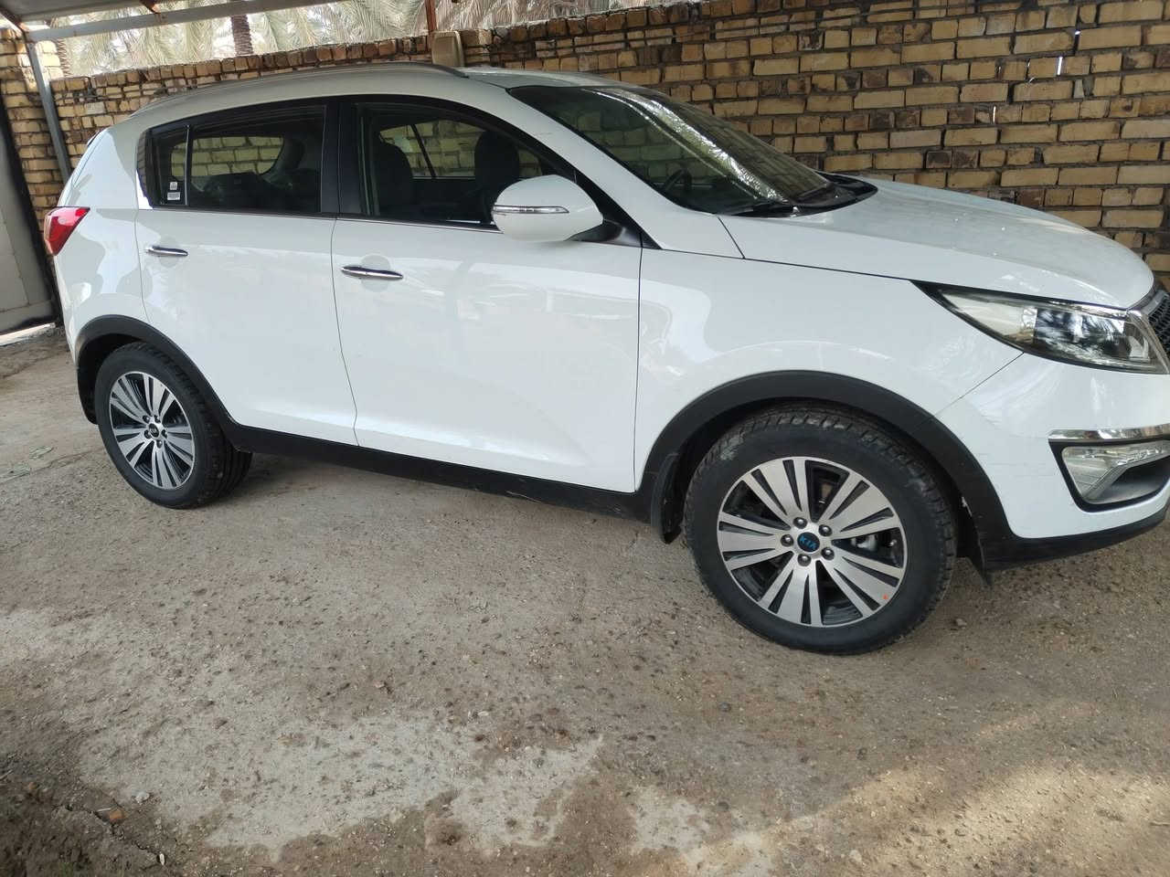 السلام عليكم.
سبورتج ٢٠١٦ خليجي محرك ٢٠٠٠ مفتوح لا تبخير ولا تنقيص كفاله عامه فقط بارد بين البابين جهة العبري موضح بالسونار سياره خير من الله وبالعافية على ياخذه وبيه مواصفات معروفه *********** السعر ١٥٨ وبيه مجال قليل مكان السيارة بابل
