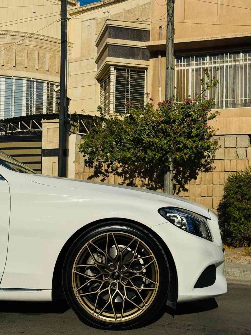 🔥 فرصة مميزة لعشاق الفخامة 🔥
🚗 للبيع: Mercedes C300 موديل 2018 – كلين تايتل – فول مواصفات
✨ المواصفات: ✔️ محرك قوي واقتصادي
✔️ قير أوتوماتيك سلس
✔️ شاشة معلومات كبيرة + نظام ملاحة
✔️ كاميرا خلفية + حساسات أمامية وخلفية
✔️ فتحة سقف بانوراما
✔️ مقاعد جلد فاخرة مع تحكم كهربائي
✔️ تشغيل بصمة (Keyless Start)
✔️ نظام صوتي عالي الجودة
✔️ إضاءة LED حديثة
✔️ جنوط رياضية أصلية
📌 الحالة: 🔹 كلين تايتل (خالية من الحوادث)
🔹 صيانة منتظمة
🔹 سيارة نظيفة جداً من الداخل والخارج
💰 السعر: مناسب جداً وقابل للتفاوض للجادين فقط
📲 للتواصل واتساب فقط: ***********
⚡ سيارة تجمع بين الأداء والفخامة – لا تفوت الفرصة!
