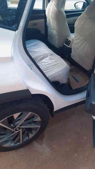 مواصفات
داخل ابيض 
بصمه 
شاشة 
حساس امامي خلفي 
لد مانع انزلاق 
٣ انظمة قياده 
ترحيب 
تشغيل عن بعد 
مكينة ٢٠٠٠ دوش 
شاشة ديجتل 
قطعتين تبريد 
سبيرها منازل 

السيارة لا صبغ ولا بارد

مكان السياره بغداد 
السعر 22 ونص بيهه مجال
الاستفسار رقم ***********
