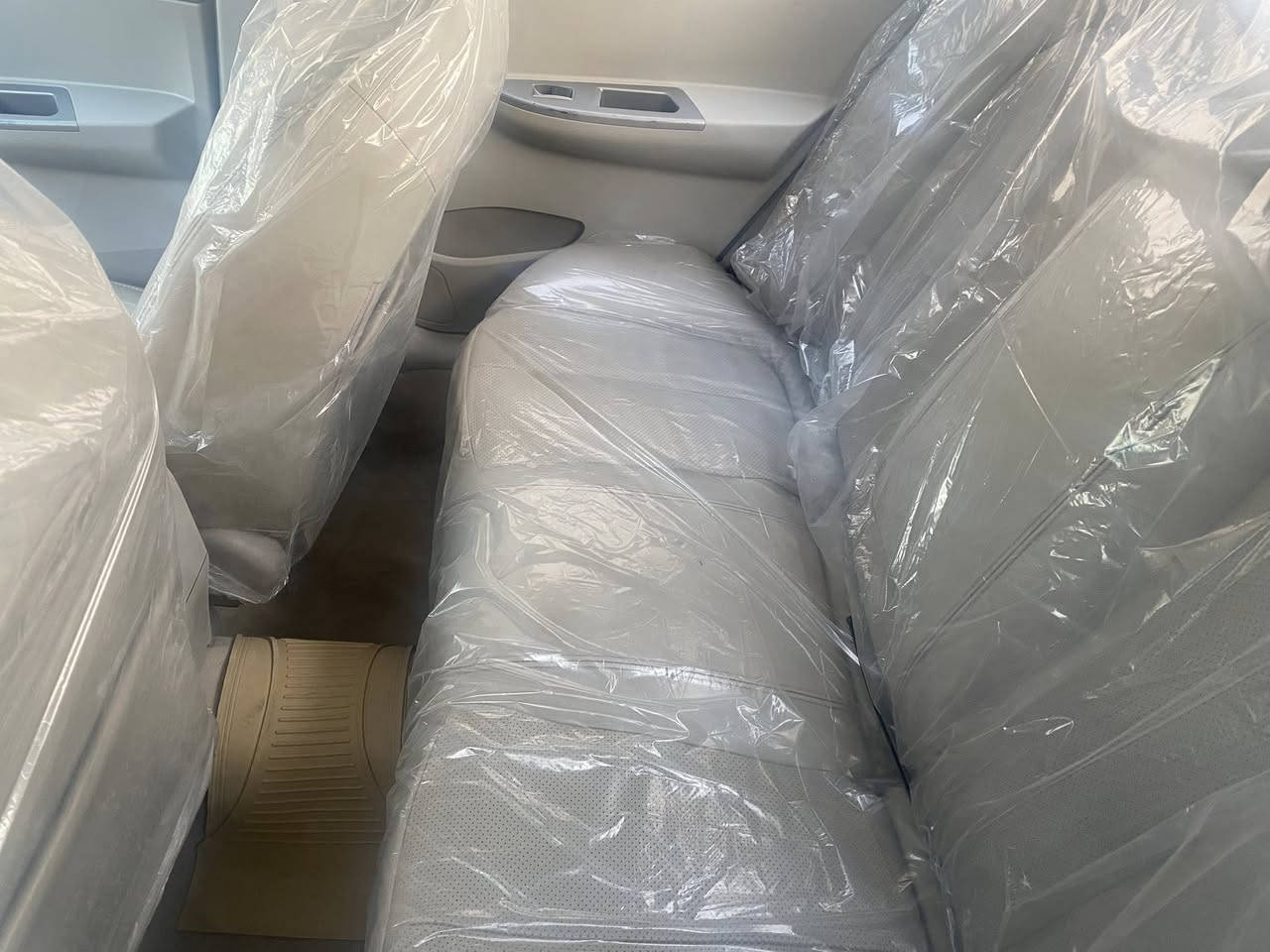 السلام عليكم
بي واي دي موديل 2013 مكفوله كفاله عامه (محرك كير تبريد صبغ صدر جديد بصمه شاشه سلايت كشنات جلد تتدفئه )شغاله رقم ديالى  بسمي*********** السعر 63$
