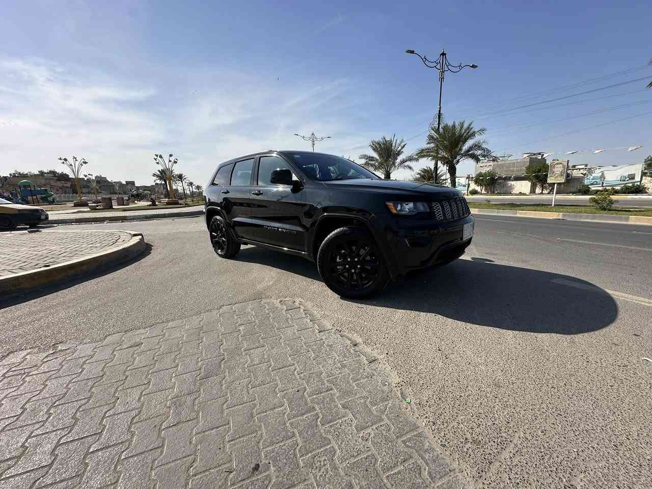 السلام عليكم
للبيع جيب بلاك توب 
موديل 22 (Black top)
الون أسود الماع 
ماشيه ￼ 35 ميل 
موصفات 
شاشة كبيرة car play (inch 8.4)
كشنات شاموا وجلد +كهربائي
+مقاعد أماميه تدفئة( هيتر )
+رادار جوانب +أوتو ستوب 
صندوق كهربائي 
3 انضمه قيادة  eco+ normal+) sport)
حادث بنيد ودعاميه .ايرباك دشبول و دركه فقط صورة الحادث ***********
