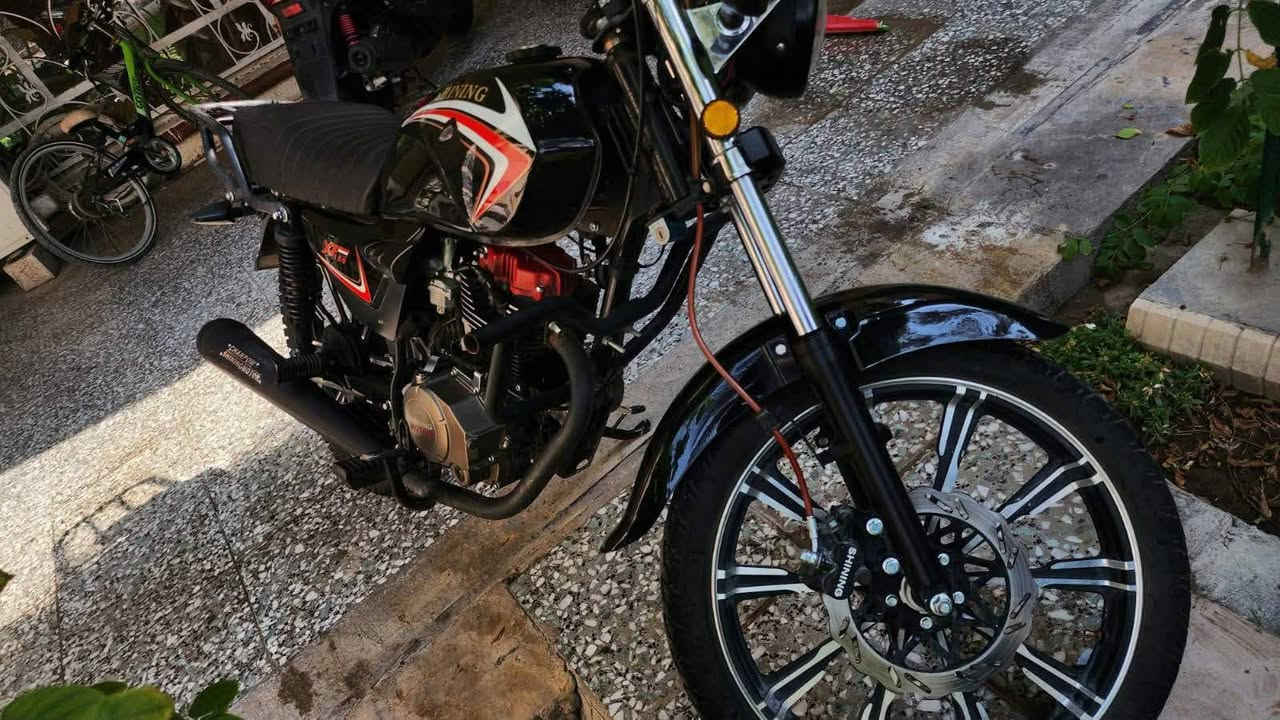 السلام عليكم دراجه شاينك للبيع او مراوس بدراجه مرقمه وانطي فرق نازله من المعرض
طالعه بالـ 2024
اوراق معرض 
نضافه 95%
 الدراجه مداريهة بانزين ودهن بالعافيه على الياخذها
شادلها منضومه زنون عالي ناصي
كهربائيات كلها شغاله
 سبب البيع اريد اشتري مرقم
رقمي ***********
سعر 900 بیها مجال 
مكاني بغداد الجديده مشتل
