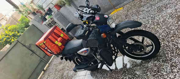 سلام عليكم بوكسر موديل 23 بس مسجلة سنوية 22 لين دخولها بشهر 11 الدراجة مرقمة بغداد بسمي مكينه كير مكفول كهربائيات كلها شغالة بعدها ع وضع شركة ماشية 30 دراجة احلى من صور بس واشر مال قبق ولفات مبدل لين تعرفون بمرور وقت يستهلك وبدلته تايرات جدد منضومة لايتات وبلوجكترات دراجة مكانها بغداد حي الاعلام سعرها 2100 وبيها مجال لطيبين رقم تلفوني *********** وتساب ورصيد عادي
