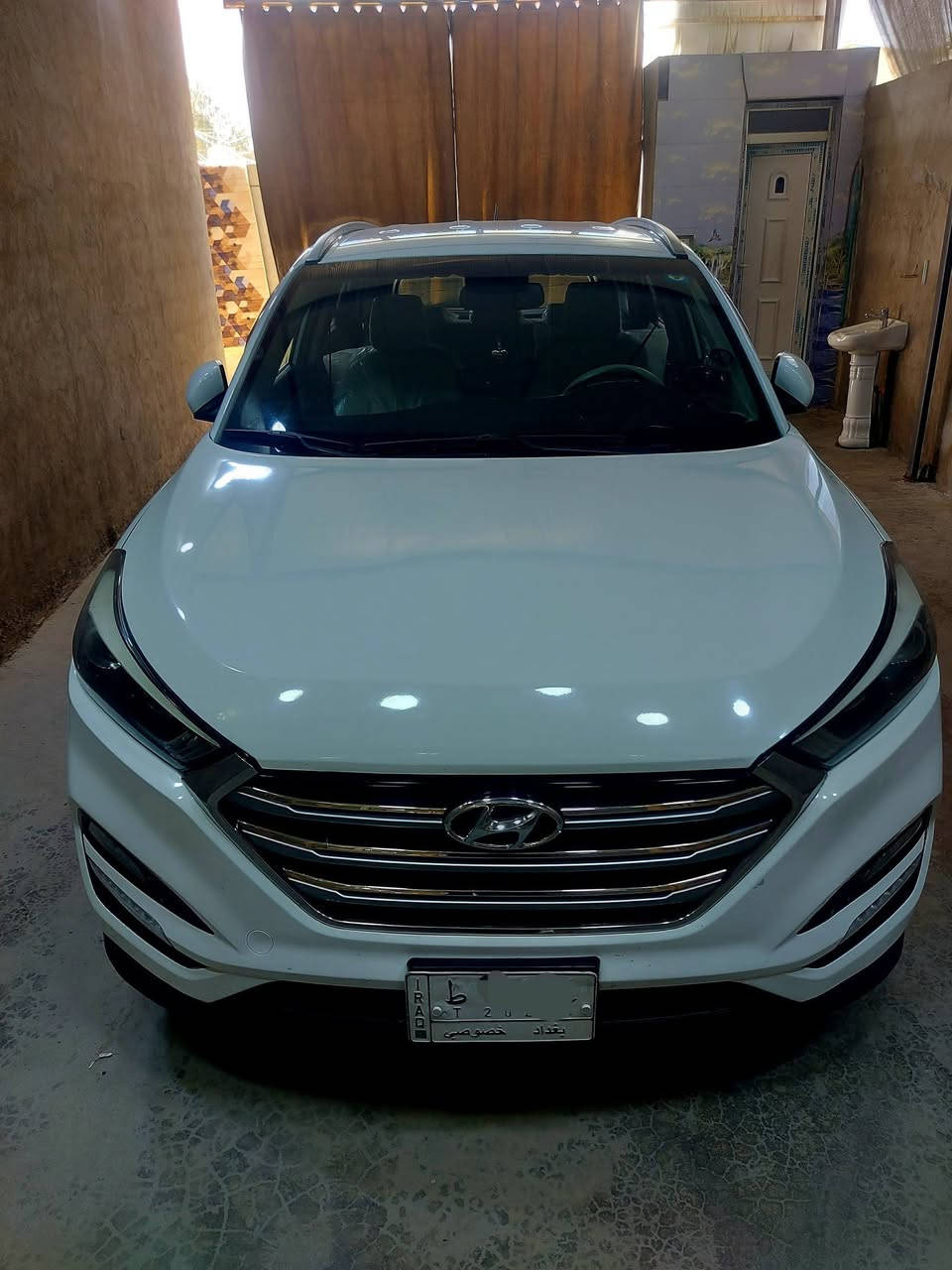 السلام عليكم
توسان خليجي 2018
 رقم بغداد
يدات نيكل
شاشة كبيرة حساسات وخلفيه
كاميرا خلفية
مري شفط مع اشاير
لد نهاري
تحكم ستيرن
الارضيه مغلفة جلد 
ثلاث وضعيات قيادة (سبورت,عادي,ECO)
تبريد قطعتين السياره مكفوله محرك كير  العنوان بغداد المشتل ***********
