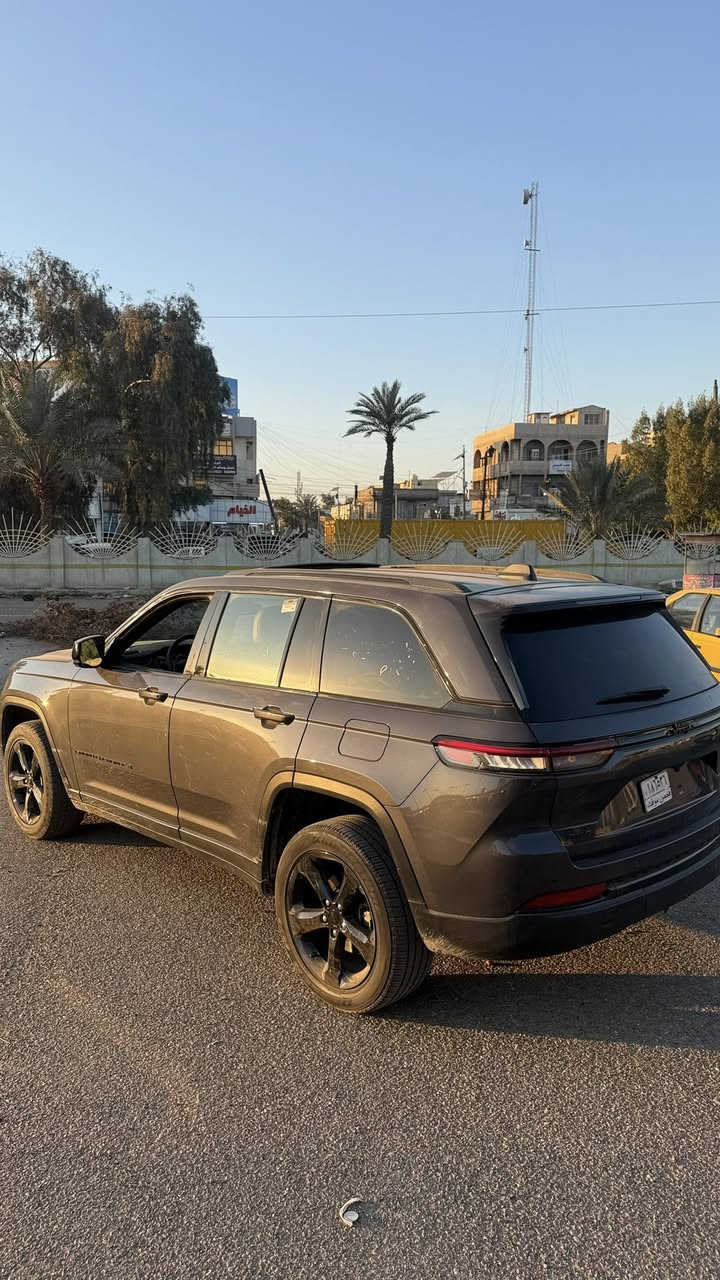 السلام عليكم جيب شيروكي مديل 2024  وارد امريكي دخول جديد حادث موضح بل الصور كلين بدون تبديل  بس بارد بل الخاملغ
الامامي وموضح بل الصور البارد بدون قطره صبغ  وطاك ايرباك دشبول وستيرن ومرجع سستم كامل بيها 
بدون رقم تترقم بغداد باسم المشتري مواصفات السياره 
بصمه تشغيل وابواب 
فتحه بل السقف 
تشغيل عن بعد 
مانع انزلاق 
دفع رباعي 
مثبت سرعه 
قياده ذاتية 
حساس امامي وجانبي وخلفي 
كشنات كهرباء امامي 
تدفاء كشنات امامي وستيرن 
كير ماوس 
واستوب عند التوقف او البارك 
السياره جديده وخير من الله وما ناقصها اي شي 
السعر المطلوب 310 يعني 31$ الف دولار وبيها مجال قليل  التواصل خاص او على الرقم ***********
