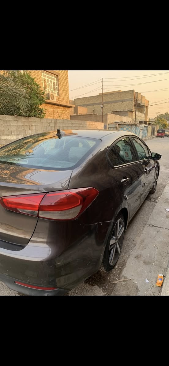 سلام عليكم فورتي 17 امريكي حادثه بابتين وبيه طخطخات بصيطه بس المكان الحتدث وصبغت الصفحه كله السياره جاهره مكينه 2000 والصور السونار ولحادث بلصور عارضه ب112 وبيه مجال حك الجيه مكاني زعفرانيه ***********
