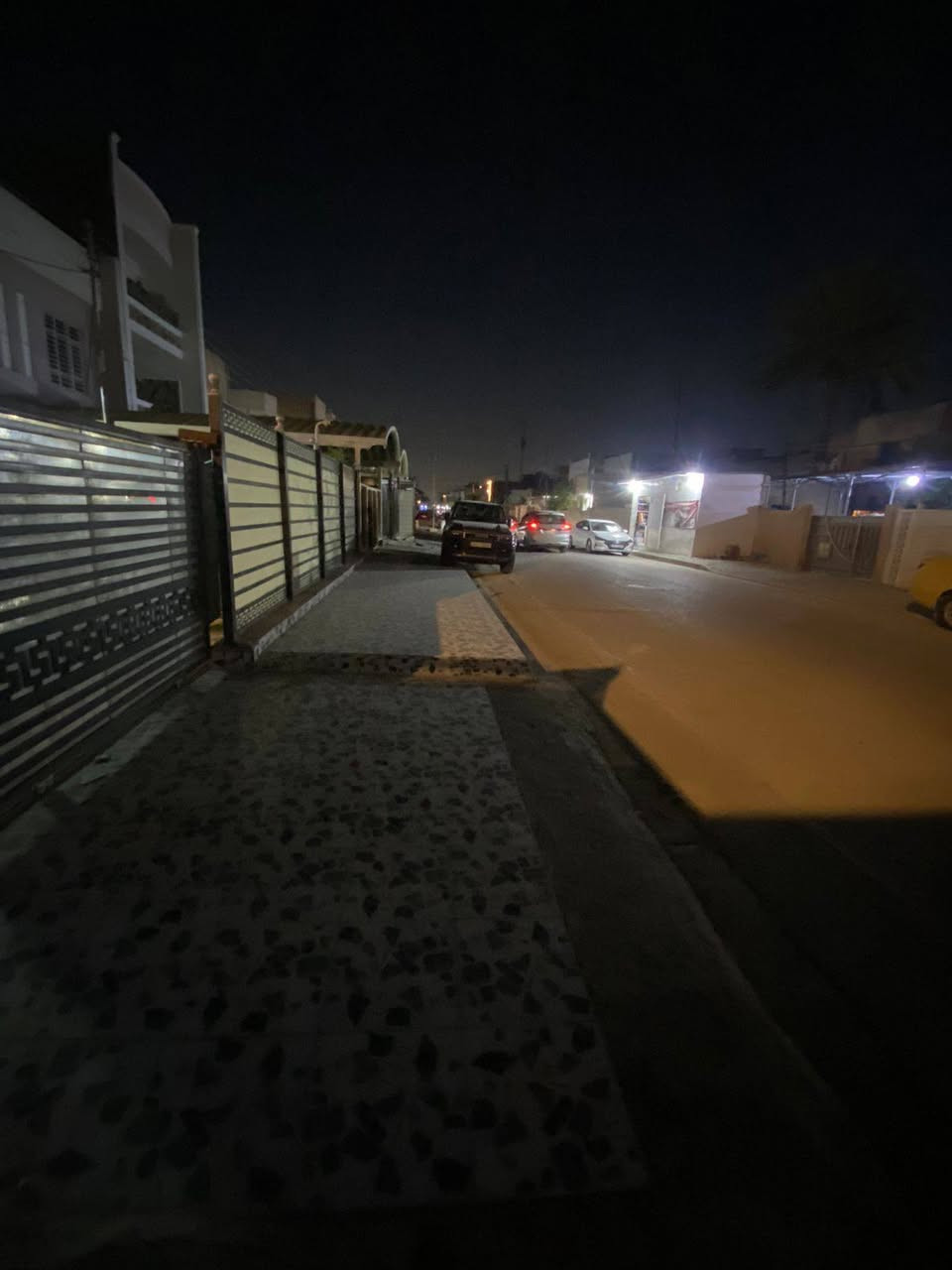 #يعلن مكتب الجوهره للعقار 
 بيت 300متر للبيع
واجه 12
نزال 25
 دار يحتوي كراج +حديقه
صاله ومطبخ حار 
ومطبخ بارد + هوال داخلي+
7غرف نوم وخدمات 3
حي الجهاد ديوان المخابرات 
للأستفسار 
 ***********وتساب
***********وتساب
