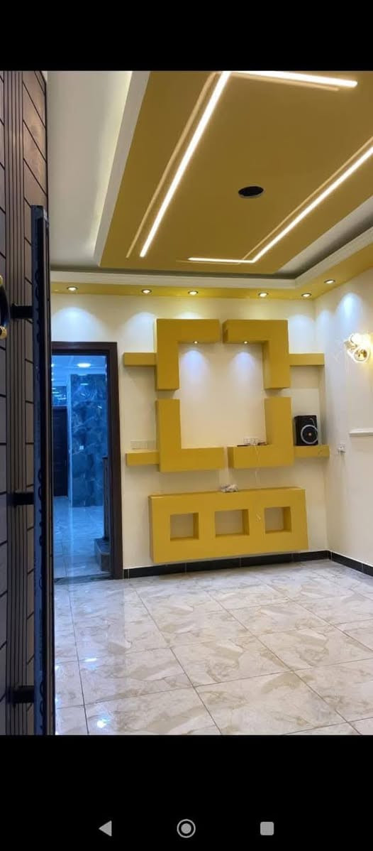 مكتب دار نجوم  للعقار🏠🏠
للبيع بيت زيرو في حي القاهرة قرب جسر البنوك مساحة ٨٠ متر✅
فوووول درجة اولى💯
يحتوي الطابق الأرضي على: 
طرمة + صالة + مطبخ كبير + خدمات + غرفة نوم 
والطابق الثاني يحتوي على : 
٣ غرف نوم + خدمات 
والثالث يحتوي على بيتونة + سطحين 
اقل شغلة بالبيت ضمان 10 سنوات 
مواصفات البناء 🔊🔊💯
١_واجهة مرمر ٢_ ارضية اسباني ٣_ جدران لوح درجة اولى 
٤_ منظومة كاميرات ٥_ منظومة انترنت ٦_شافطات ٧_ سخان ٨_المنور مسقف ٩_تاسيس غسالة دفن ١٠_ديكورات كل الغرف 
١١_ براكيتات انارة درجة اولى لكل الغرف ١٢_سبالت دفن 
📍عنوان المكتب حي القاهره دلفيه شارع افران زيتون مقابل الجمعيه

***********
