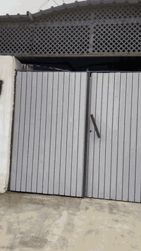 دار للبيع ١٠٠ متر تجاوز بي كرت سعر ١٨ مليون عنوان موصل جانب الايمن حي الاقتصاديين خلف معهد التفوق 
الدار يحتوي على :
غرفه ٥*٥ 
هول 
مطبخ 
صحيات 
كراج 
سطح 
حديقه خارجيه 
خدمات ماي متوفر ٢٤ ساعه وكهرب ٣ خطوط الشارع ترابي مقابل البيت حديقه  تواصل على رقم ***********
