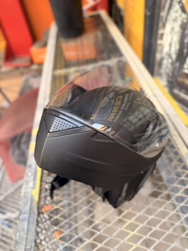 للبيع
مجموعة خوذ
اولى ايطالية سوده ام فك 
ثانية رياضية الزركة 
ثالثة ام قناع 
جدد غير مستعملات 
وسماعات مال خوذ
للاستفسار راسلني خاص او واتساب ***********
عنوان كرادة قرب تقاطع الاورزدي 

توصيل متوفر
