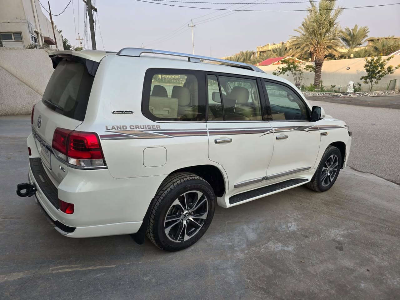 السلام عليكم للبيع لاندكروزر 2020
شركة ساز فول ام التطبيق رقم بغداد بسمي 
صور سونار بل منشور سياره كلش جديد وحلوه 
ماشي شي قليل86حقيقي سياره جاهز لأخير 
مكان بابل رقم ***********
