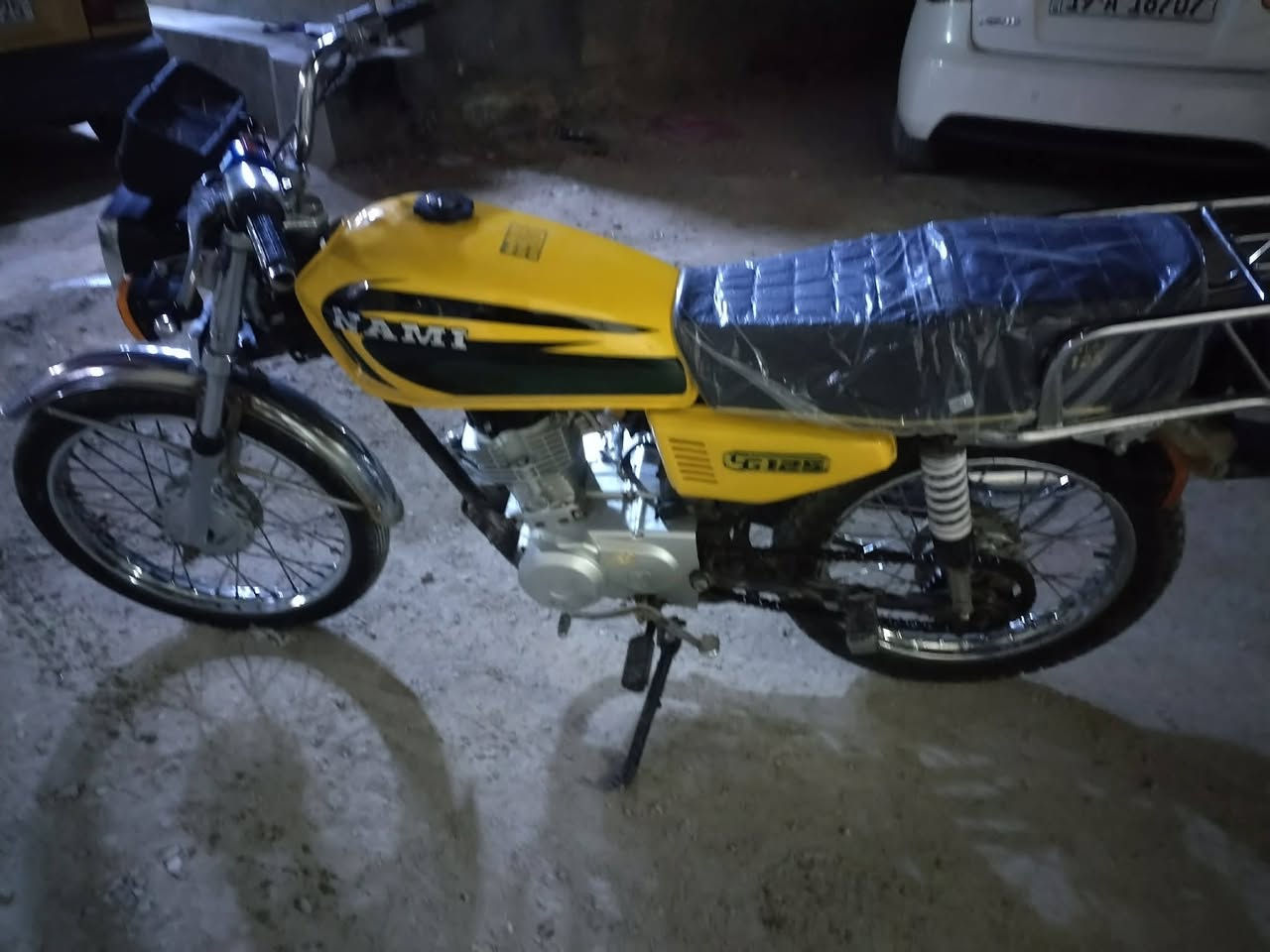 السلام عليكم دراجة اربعة كير للبيع دراجة نضيفة فول شلعة ومعدل كلشي شغال بيهة دراجة كلك كلك كلك مكفولة السعر ٣٨٠ وبيها مجال قليل التواصل رقم ***********
