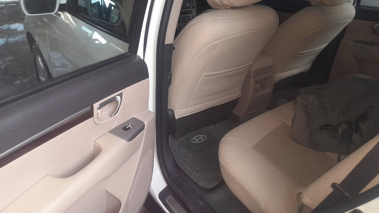 السلام عليكم سنتافيا ٢٠١١ بدون حادث  بدون صبغ  ماعده بارد طرف الجاملغ الخلفي مبين بالسونار مكينه حاويه جديده توني شادها ٢٤٠٠ دوش طخم تاير  السعر.١٤٨  فتحه  كشن كه،باقى بسمي رقم بغداد  الجديد هزه جديده رقم التلفون ***********
