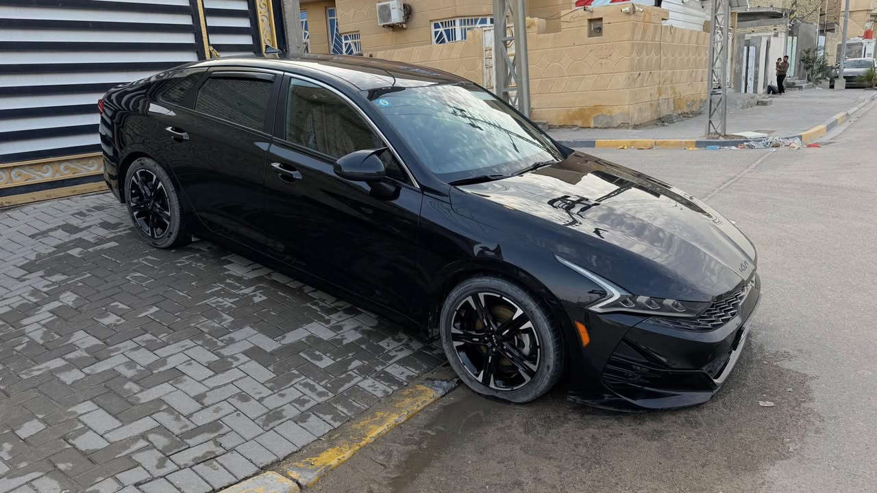 السيارة K5 وارد امريكي مواصفات GT-Line الضرر خلفي
محرك 1600 تيربو ماشيه 72 الف كيلو
بجم كبس 
كير محرك مكفولات
تبريد ثلج على البلاد
مواصفات بصمه تشغيل
تشغيل عن بعد
رادارات نقطه عمياء
رادار امامي 
توقف ذاتي 
كاميرا خلفية
كشنات جلد GT-Line
قماره حديد
لايتات 3 عدسات LED
تحكم ستيرن 
مثبت سرعة وقيادة ذاتية 
شاشة جبيرة 
وباقي المواصفات المعروفه
الضرر: الصندوق الخلفي ( تبديل نفس اللون ) وخشم الجاملغ الخلفي 
بيها مكان بارد الباب خلف السائق
السيارة بدون ايرباك بدون دواخل بدون قطرة صبغ
رقم بصرة حرة باسمي تحويل مباشر 
السياره رقم بصرة بأسمي
السعر 148 وبيها مجال 
المكان: البصرة ياسين خريبط
للاتصال *********** البصرة, العراق
