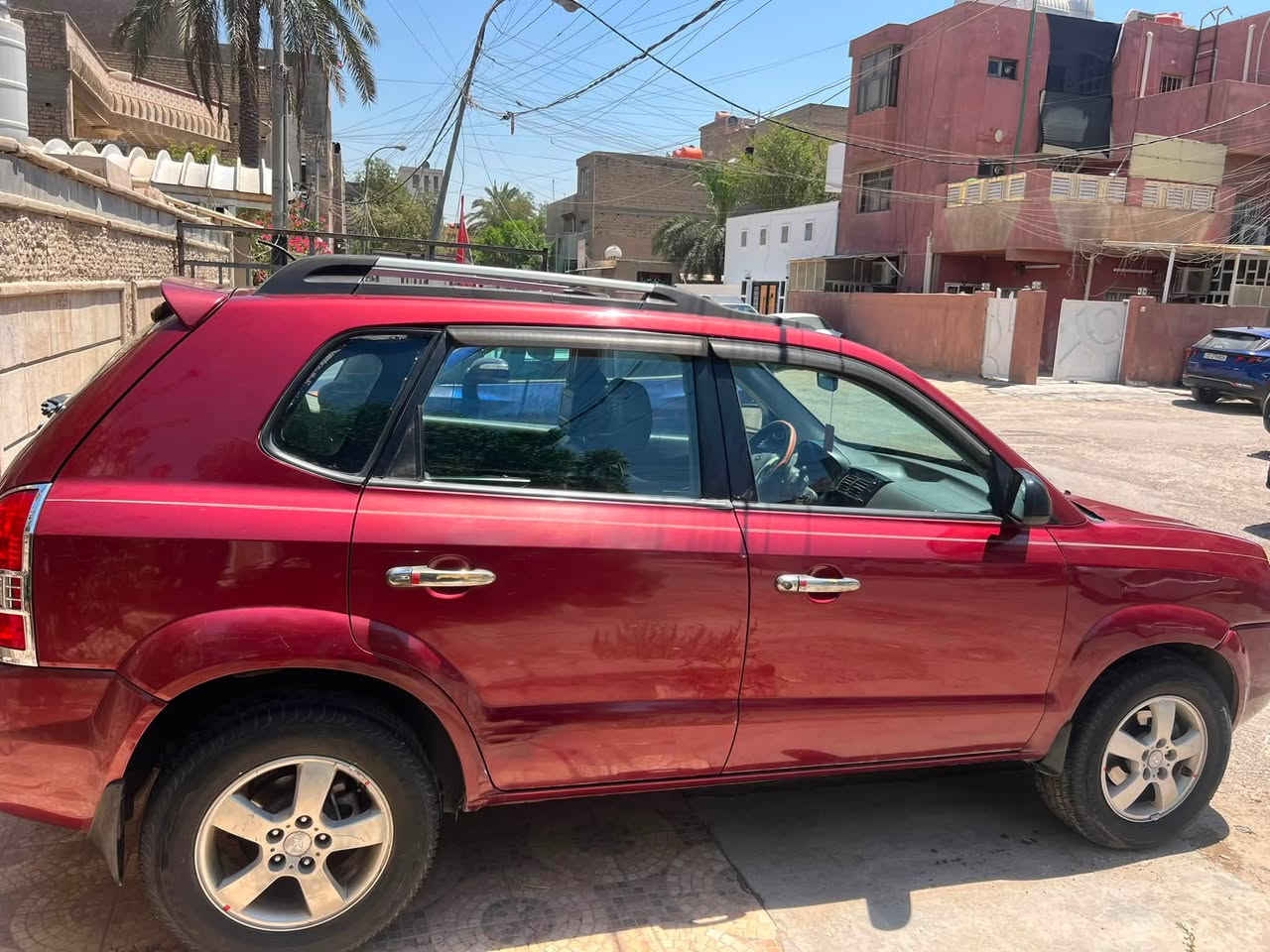 سلام عليكم
للبيع توسان 2008 
سيارة جاهزة
تبريد ومكينة وصدر كلهة بحالة جيدة
سيارة نظيفة ومال بيت
مبدل جاملغ وبنيد 
السعر 100 وبيهة مجال
مكان بغداد حي القاهرة 
***********
