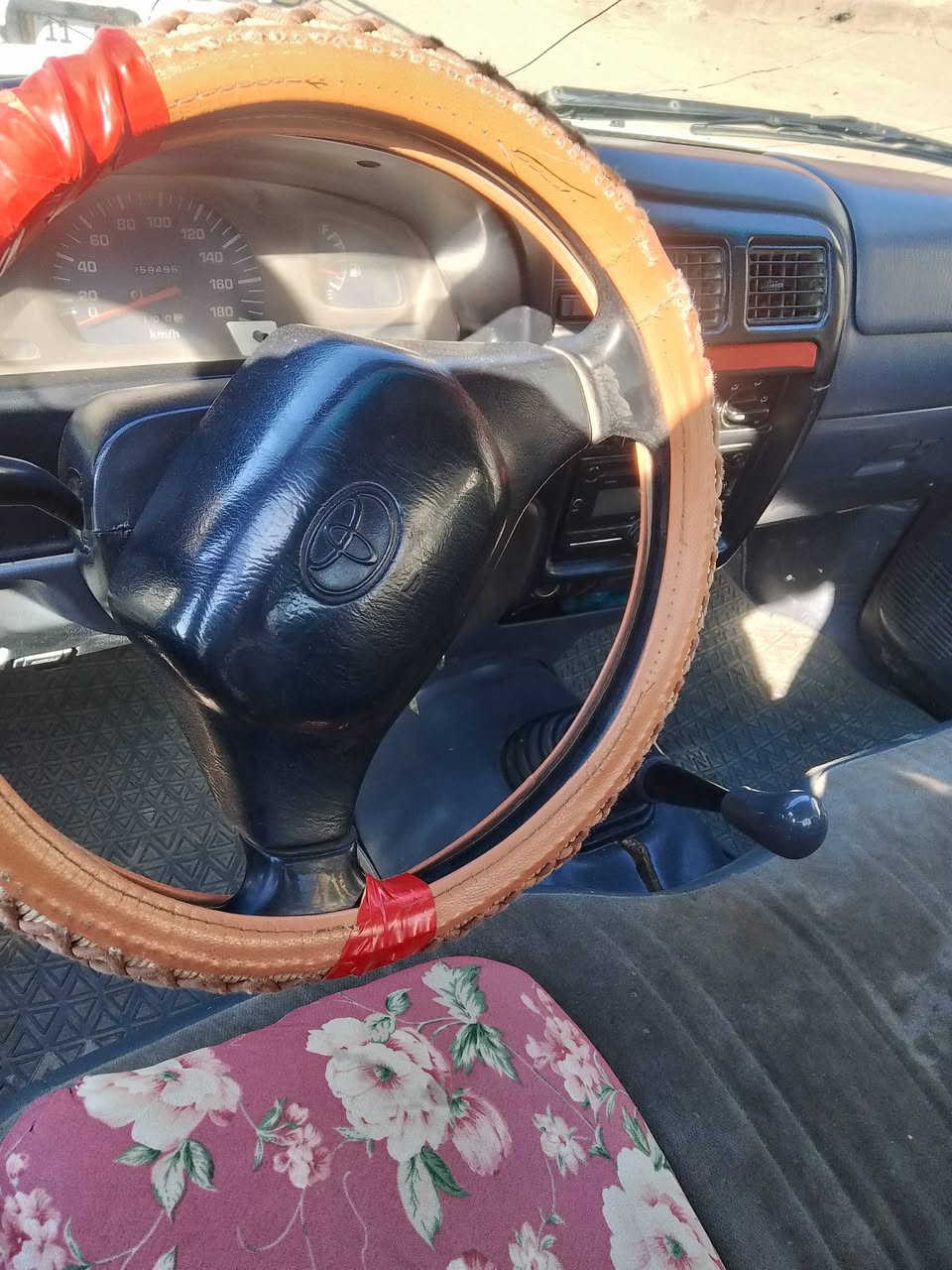 السلام عليكم
2001 للبيع مكفولة ما عدا بارد شوية بيها 
السعر 95 وبيها مجال 
***********
