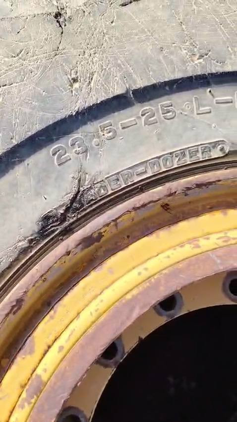 سلام عليكم تايرات شفل ربل العدد اربعه هو ويله نضافه 70/100 للبيع متواجد على الهاتف مكان واسط رقم الهاتف ***********
***********
