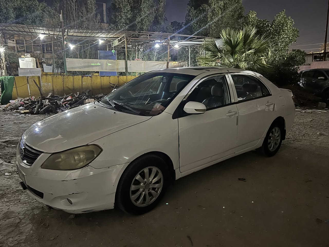 سلام عليكم بي واي دي جي 3 موديل 2013 كير عادي مكينه هوندا بيه خيط تبخير السياره مصبوغه عام رقم نجف بسمي سنويه توني جددته وهزه جديده مصفره من كلشي سياره تخم تاير جديد شاشه سستم صوت جديد دوشمه جديده ترايك وين متريد السياره خير من الله 
العنوان بغداد البلديات 
السعر 41 وبيه مجال 
***********
