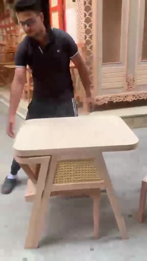 😲 ترابيزة أنيقة ومعاها كراسي مخفية بتطلع في ثواني.
✨ تصميم ذكي ✨ موفرة للمساحة ✨ شكل عصري وأنيق
📞 01028618457 📞 01024078062
💫 ذوق حلو... وسعر يريحك
#اثاث 
#انترهات 
#ركن


**إذا كنت صاحب هذا الإعلان وتريد حذفه لأي سبب، رجاءا أرسل رسالة إلى الدعم الفني**