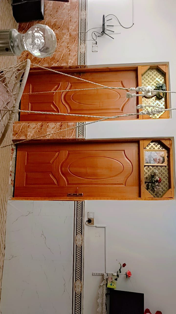 السلام عليكم 
بيت للبيع 🏠
🖊️المساحة 200م
🖍️عرض الواجهة 8امتار والنزال 25متر
البناء طابوق والاساس والسقف صب كونكريت .
- يحتوي البيت على مطبخ  وصالة واستقبال وغرفتين وصحيات داخية وخارجية ومناور عدد 2 
-گراج 
-حديقة🌺🌺💥
-  الشارع تبليط امام المنزل 7امتار 

🏡البيت جميل والجيران ذهب صافي 
العنوان البراكية:- شارع علگم الشبلي قريب على مدرسة آيات الرحمن الاهلية 
السعر 80 مليون قابل للتفاوض 
رقم الهاتف ***********

عنوان البيت:-البراكية
