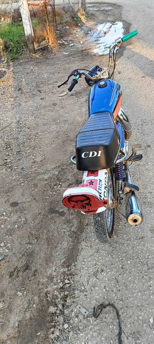 السلام عليكم 
دراجة للبيع 21 أوراق اصولي وليس سكنر مكينة ما مفتوحة السعر 550 وبيه مجال مكاني الشوملي الاتصال على الرقم التالي 0776 275 1689 أو مراسلة خاص علماً أن السبايدر ثقيل
