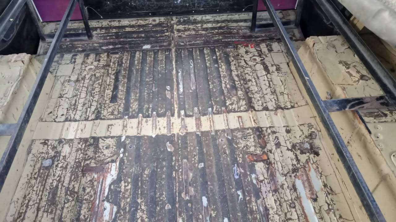 سلام عليكم سياره 2005 جديده ما بيه كل نقص سياره جديده بلاديه داخل وخارج قطرت صبغ ما بيه تخم تاير جديد سياره ما تصرف عليه ربع ***********
