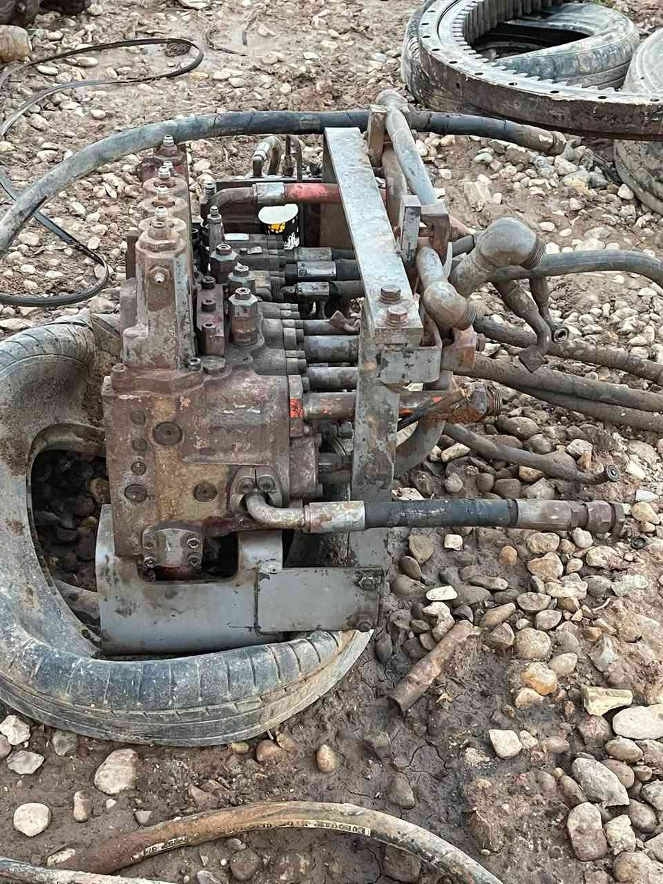 مضخه + كنترول +سنتر جوين +صينيه +جهاز دوران  كله مكفول وجديد ***********

