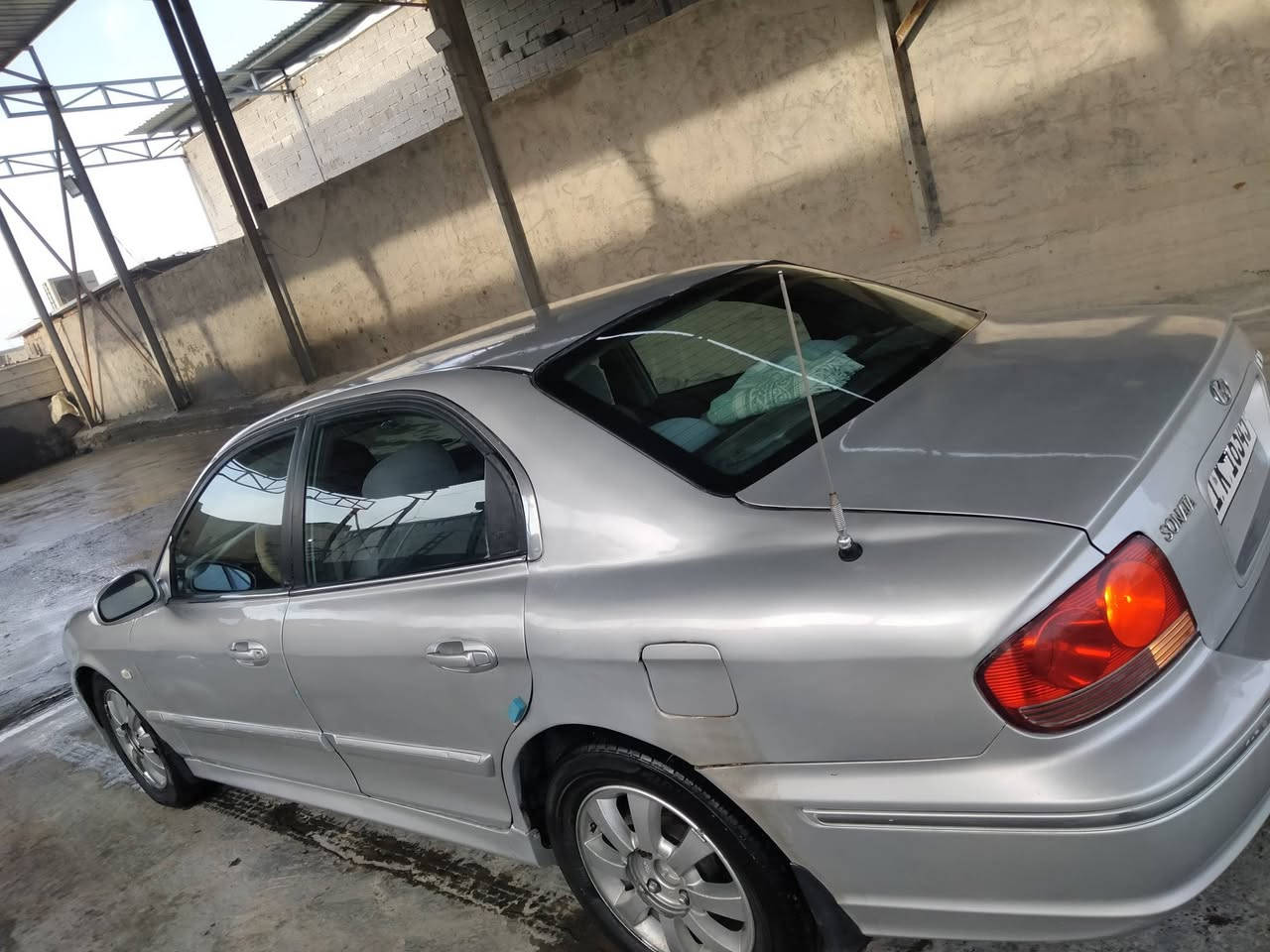 السلام عليكم
هونداي سوناتا وفود 2001 خليجي 4 سلندر حجم 2000
مكينة گير حدادية تبريد تدفئة مكفولة..مصبوغة عام اثر جراد فقط..يعني بدون ضربة 
شاشة كامرة خلفية 
سنتر لوك دبل ريمونت 
تراي شرط 160 للبصرة 
رقم بغداد انگليزي 
سنوية لل 2030 
تحويل مباشر 
مكان السيارة النجف الاشرف.الكوفة العلوية المقدسة 
***********
السعر 58
