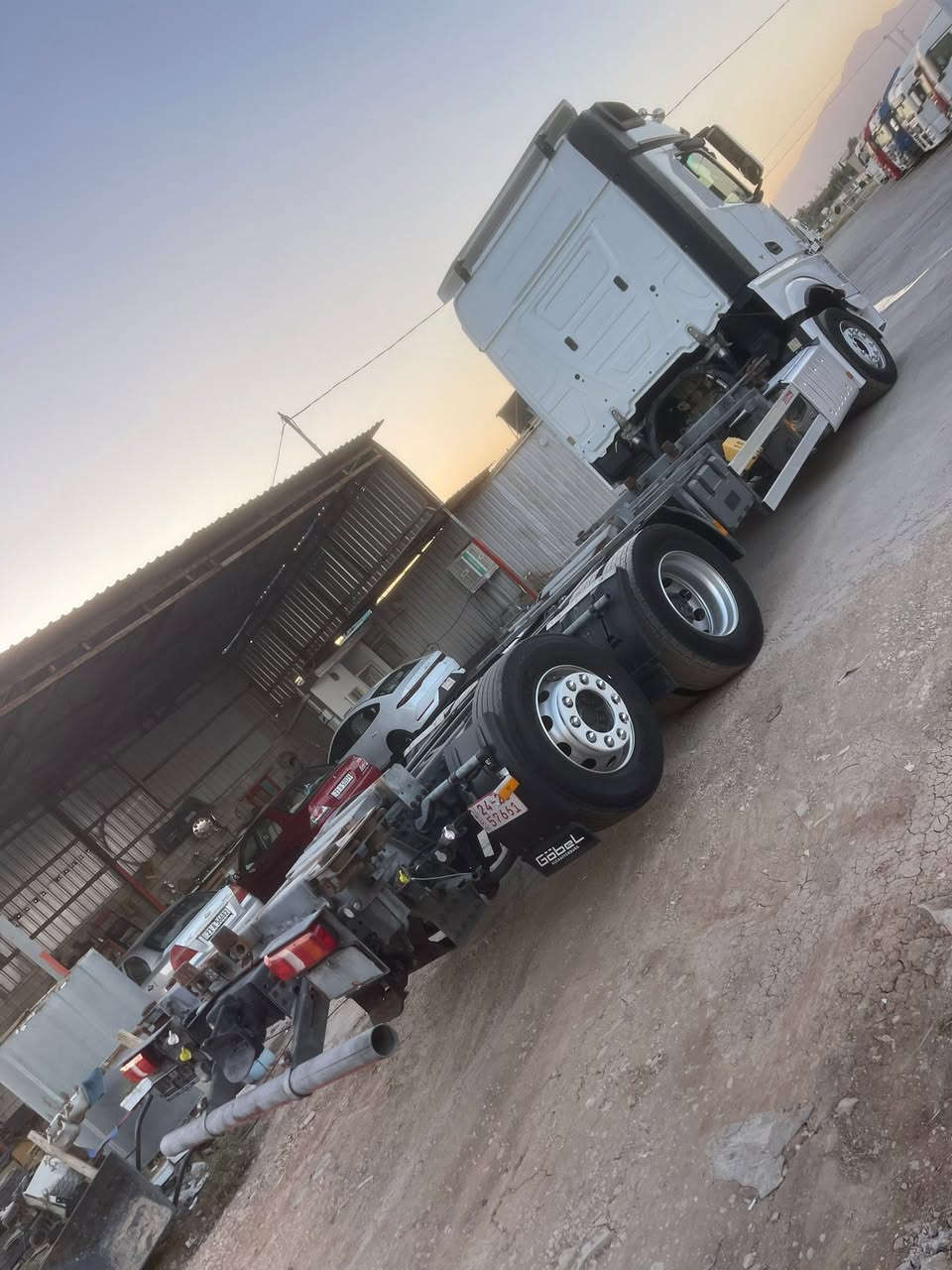 Actros. 2545.  2016. مقفول سيارة فول مواصفات عنوان السليمانية ***********
