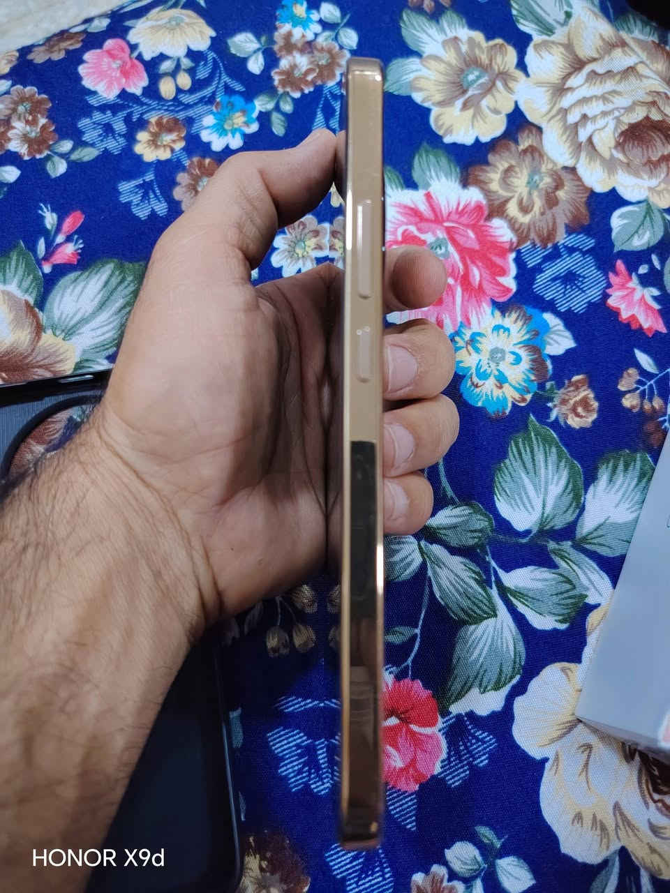 السلام عليكم البيع موبايل بعدة جديد 
HONOR 
X9d GB
الذاكرة 256
RAM 12GB
الشاحنة بعدة جديدة ما مفتوحه
البطارية 8300
مكاني بغداد الدورة 
***********
السعر 425

