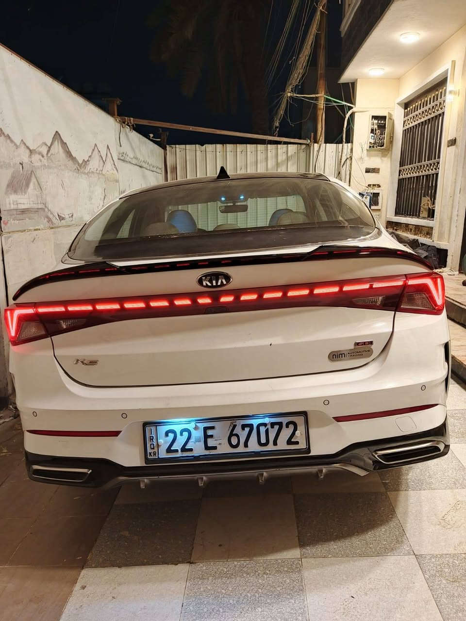 السلام عليكم 
كياk5 موديل 2021 خليجي
 مواصفات فول بانوراما 
كشنات جلد ***********
تحكم ستيرن
كراسي الاماميه كهرباء
شاشه***********
وباقي المواصفات معروفه
السياره مكفوله من الصبغ
مكاني بغداد باسمي رقمي *********** بغداد, العراق
