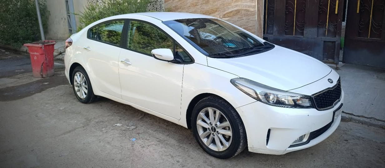سيراتو ١٧ خليجي
محرك ١٦٠٠ 
بغداد
ماشية ٥٦ يعني شبه جديدة

بيها بارد بالدعامية الورة وشوية من الصندوك وموضح كلشي بالصور

مكفولة من الصبغ والتبديل 

*********** واتس
