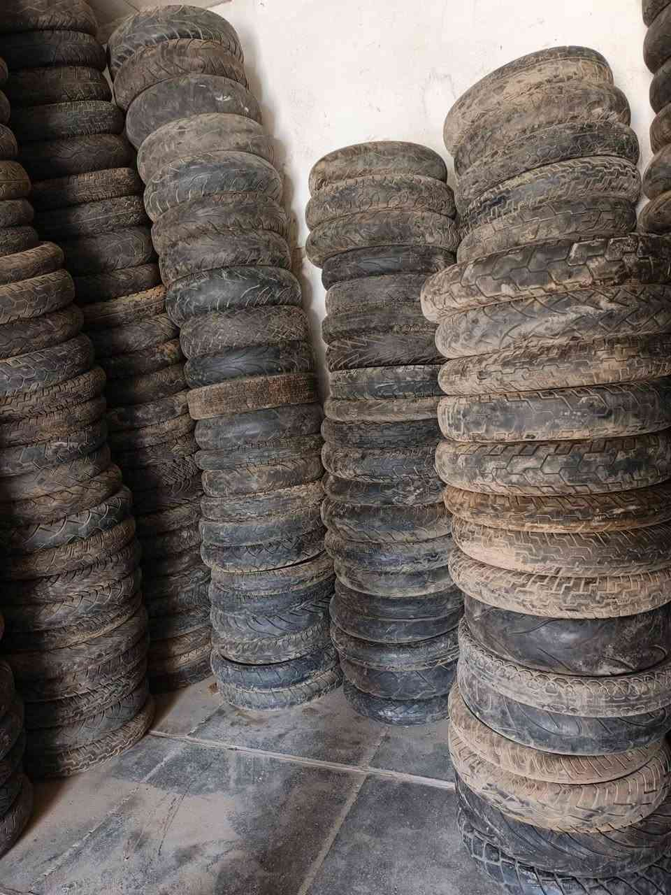 تايرات باله  ابيع الكميه كلها  التاير ب٦ اكثر من ٦٠٠ تاير الاحجام كبيره ١٣و١٤و١٦و١٧و١٨و١٩و٢١ بي سي اكس فورزه ماجسته هارلي بطح كولدن قفاز العنوان بغداد ***********
