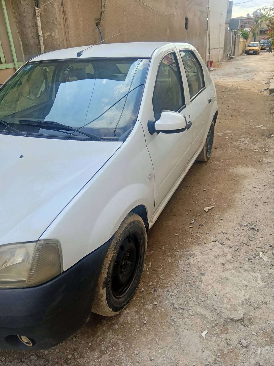 سلاام عليكم سياره رينو الوكان اسمي بغداد رقم انكليزي تحويل مباشر محرك وكير خير من الله سياره نضيفه خياسات بسيطه شويه العنوان بغداد رشاد رقم ***********
