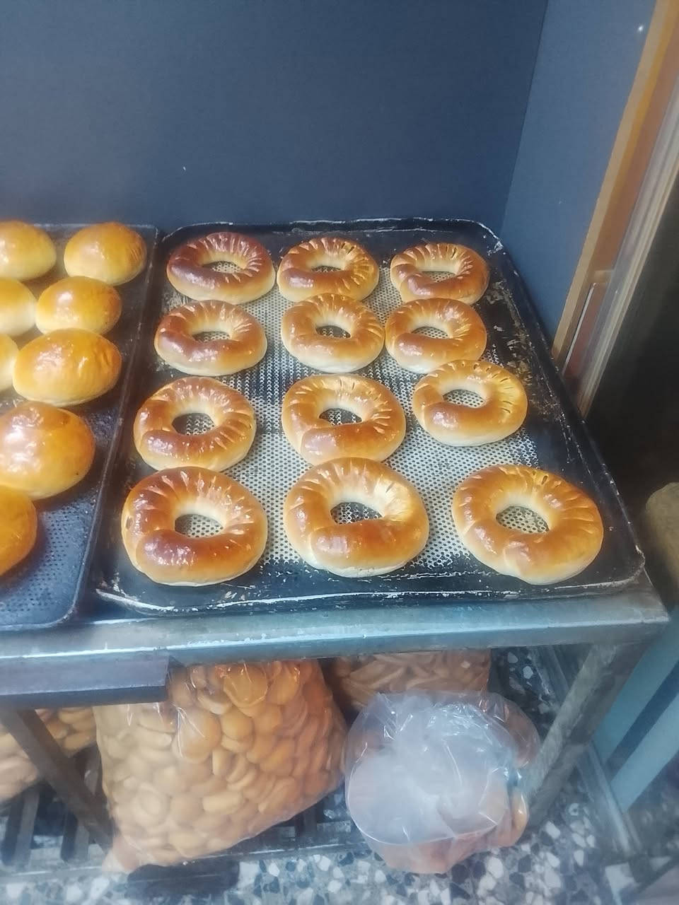 خلفه كاهي ودونات وصمون كهربائي وفطائر وجرك وشعير وبيتزا وكرواسون  وكافه المعجنات كعك عسليه كليجه معمول  بغداد فقط شغل درجه اولى ***********
